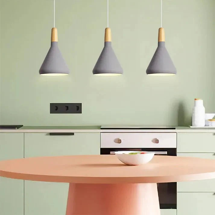 Lampa wisząca metalowa w kształcie stożka w stylu francuskiego makaronu