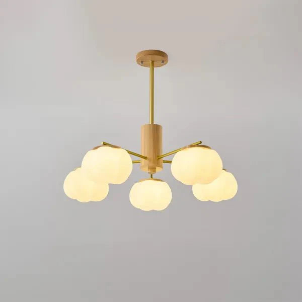 Kreatywna lampa wisząca w salonie z drewna i kul bawełnianych