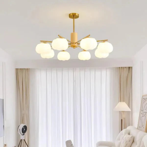 Kreatywna lampa wisząca w salonie z drewna i kul bawełnianych