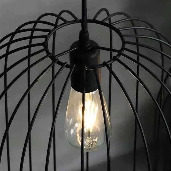 Pasiasta lampa podłogowa w klatce