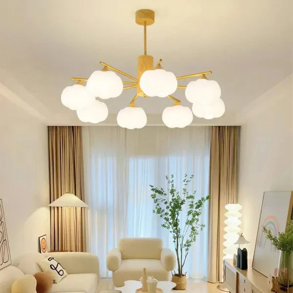 Kreatywna lampa wisząca w salonie z drewna i kul bawełnianych