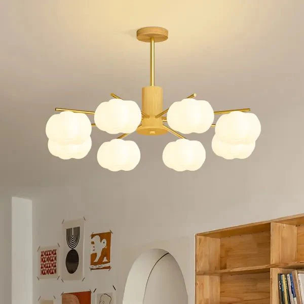 Kreatywna lampa wisząca w salonie z drewna i kul bawełnianych