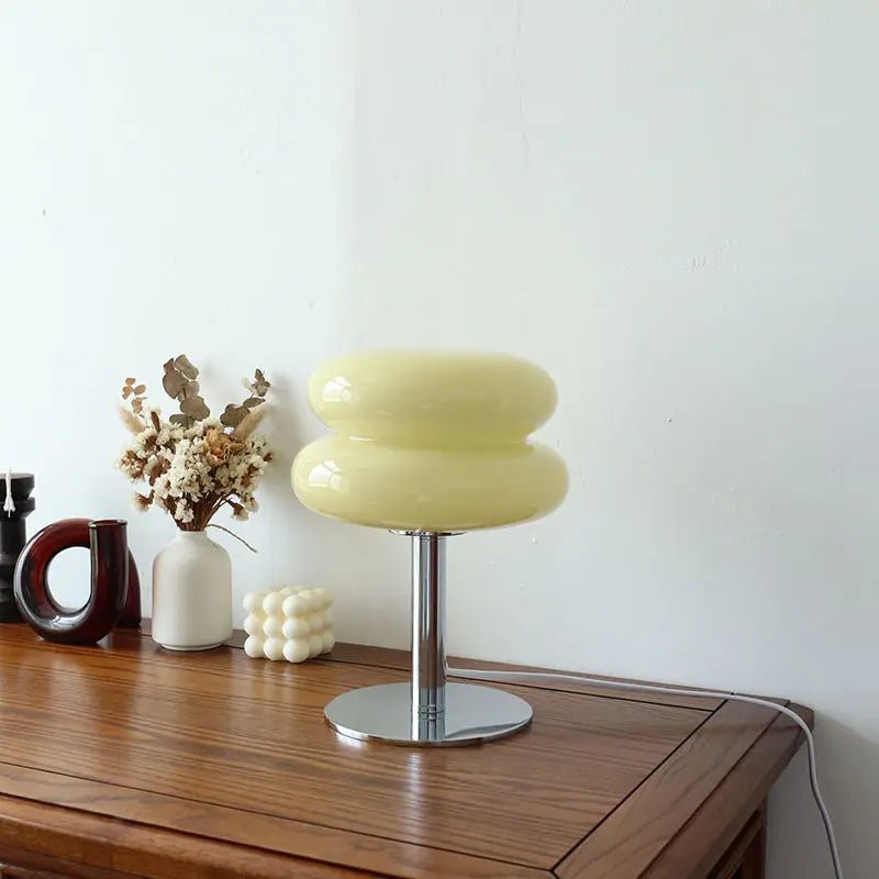 Włoska lampa stołowa w stylu bauhaus