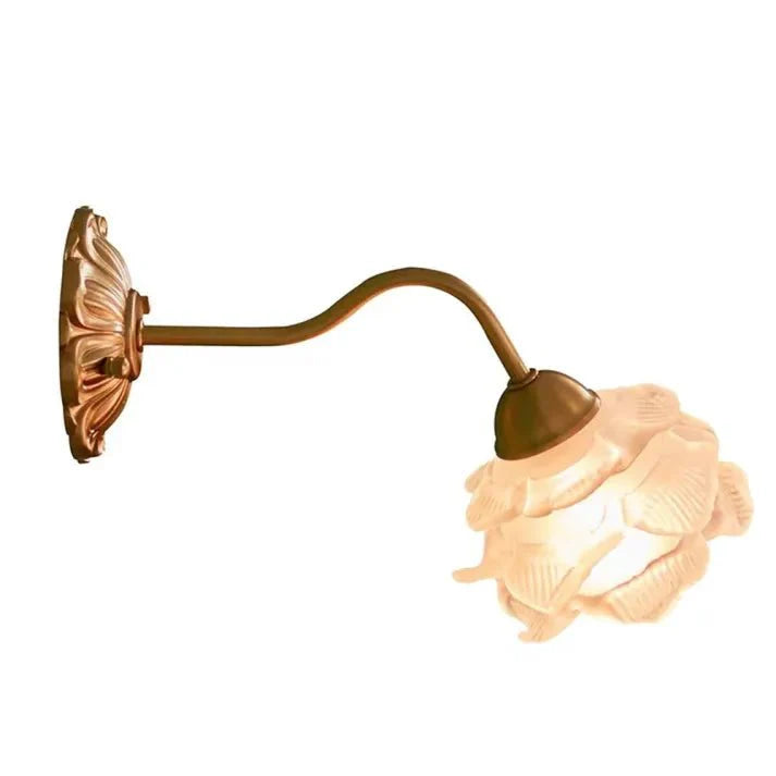 Vintage mosiężna lampa ścienna w kształcie kwiatowego płatka