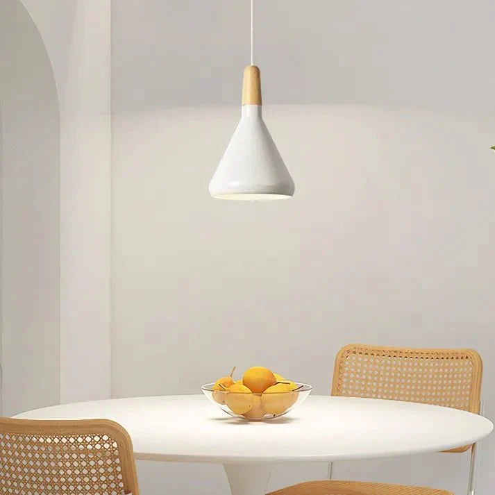 Lampa wisząca metalowa w kształcie stożka w stylu francuskiego makaronu