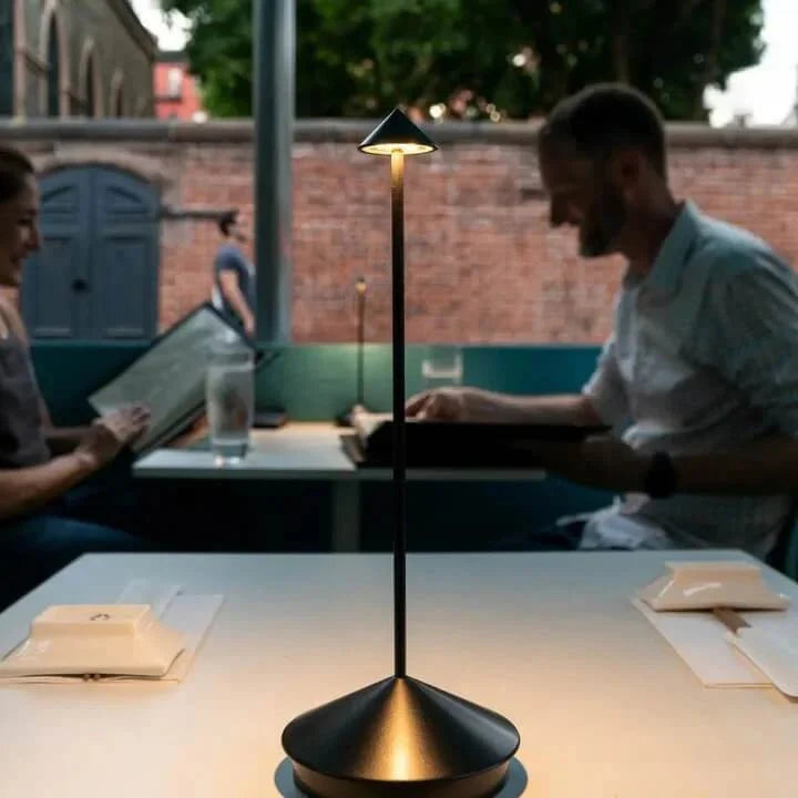 Minimalistyczna Bezprzewodowa Lampa Stołowa LED