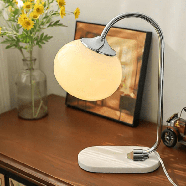 Lampa stołowa Marshmallow z metalu i szkła