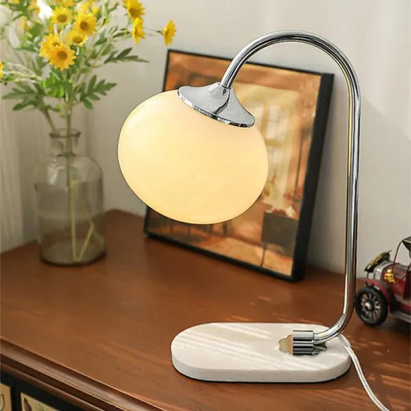 Lampa stołowa Marshmallow z metalu i szkła