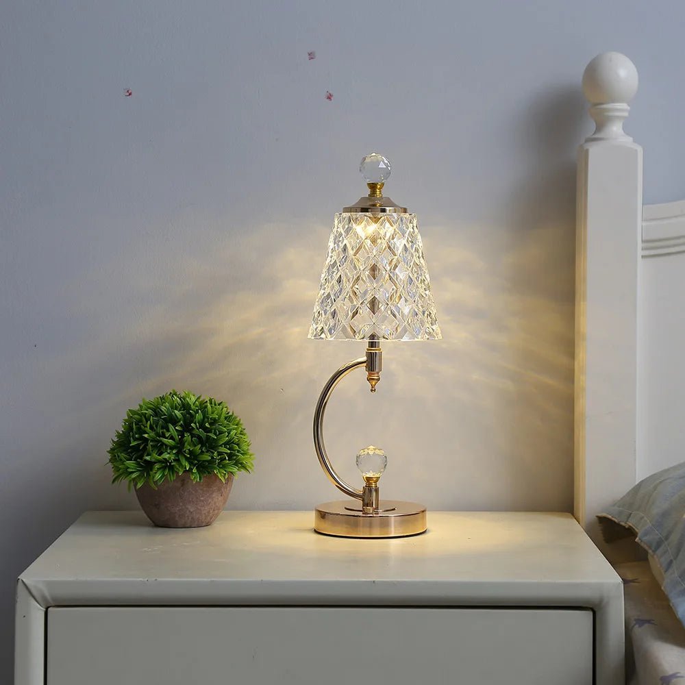 Vintage złota lampa stołowa wykonana z kryształu