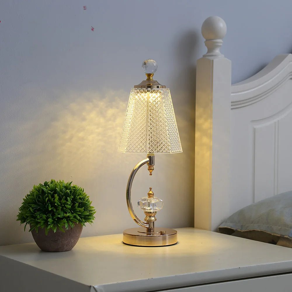 Vintage złota lampa stołowa wykonana z kryształu