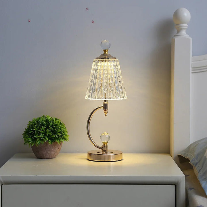 Vintage złota lampa stołowa wykonana z kryształu