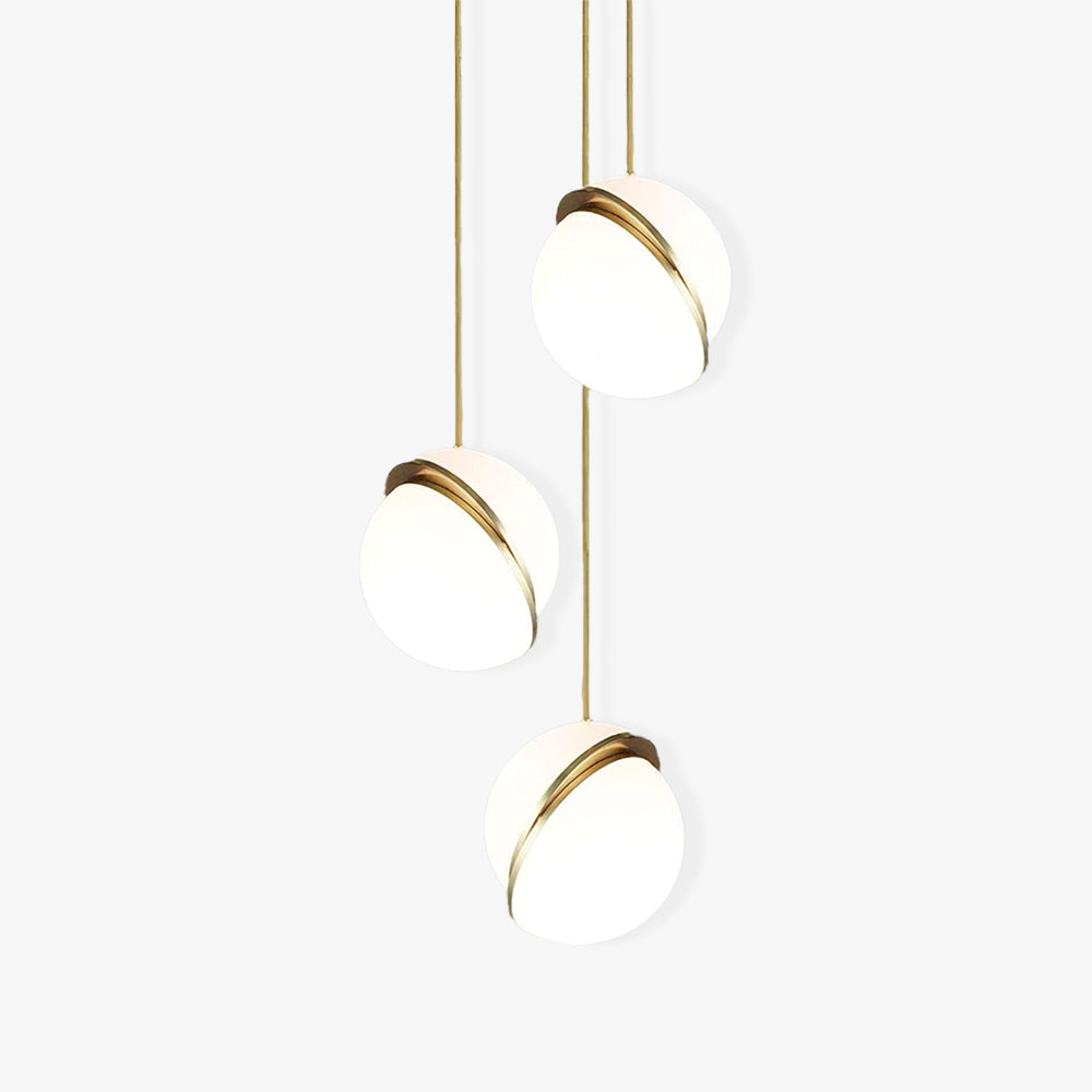 Lampa wisząca w kształcie półksiężyca