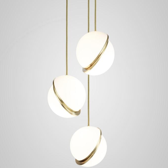 Lampa wisząca w kształcie półksiężyca