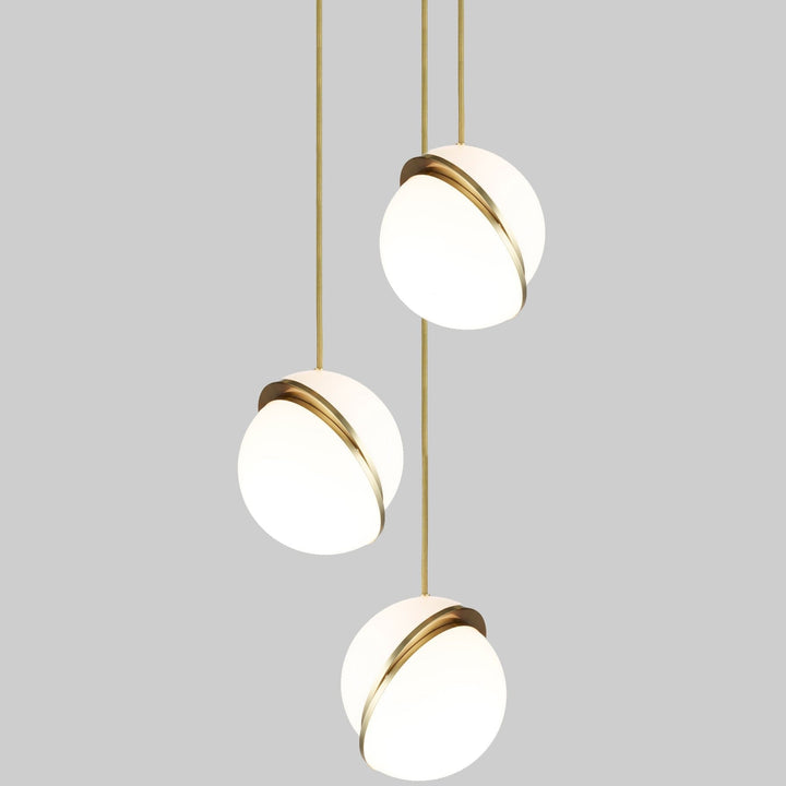 Lampa wisząca w kształcie półksiężyca