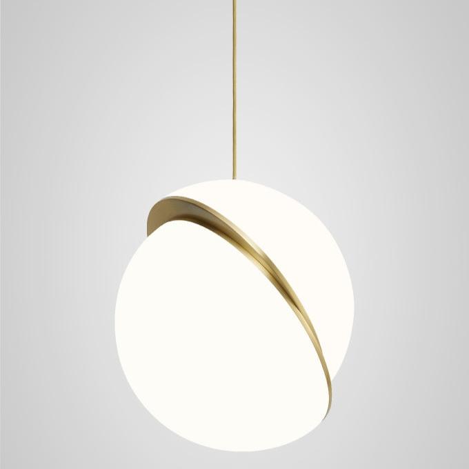 Lampa wisząca w kształcie półksiężyca