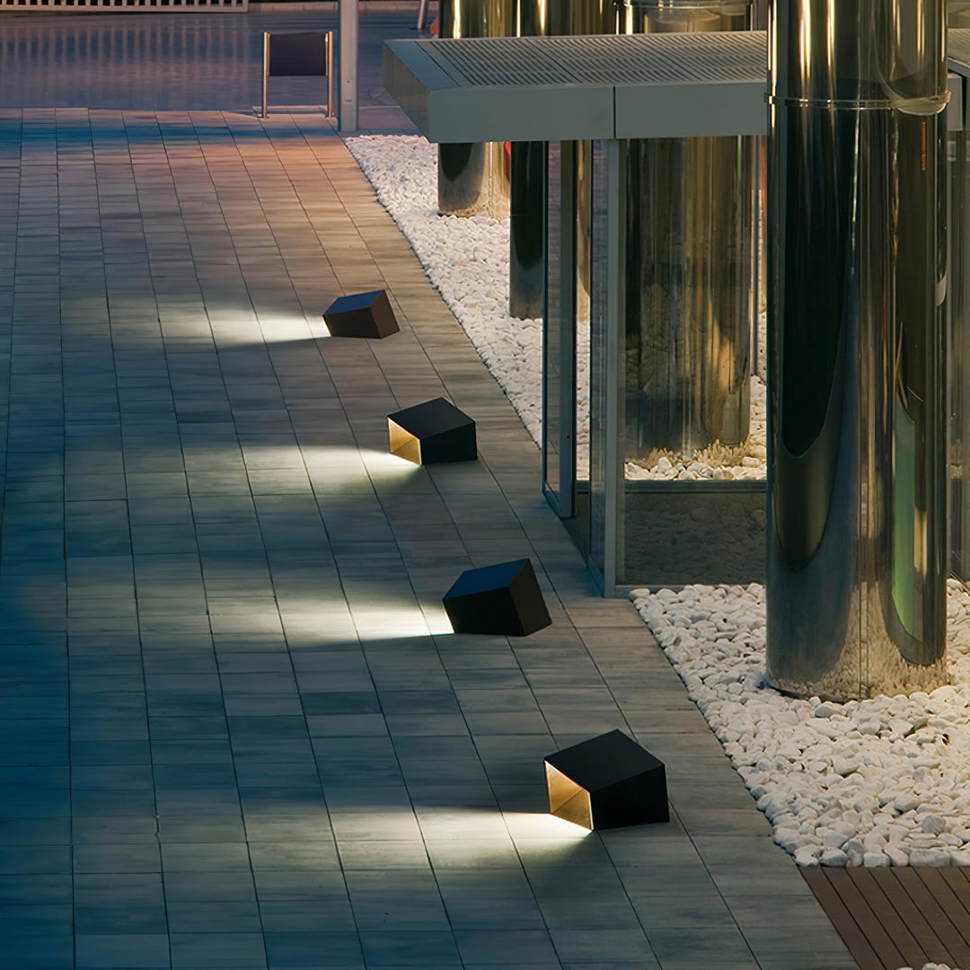 Lampa ogrodowa Cube Garden na energię słoneczną