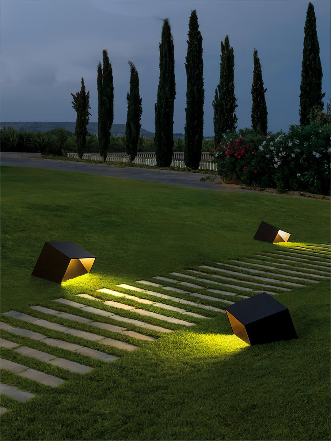 Lampa ogrodowa Cube Garden na energię słoneczną