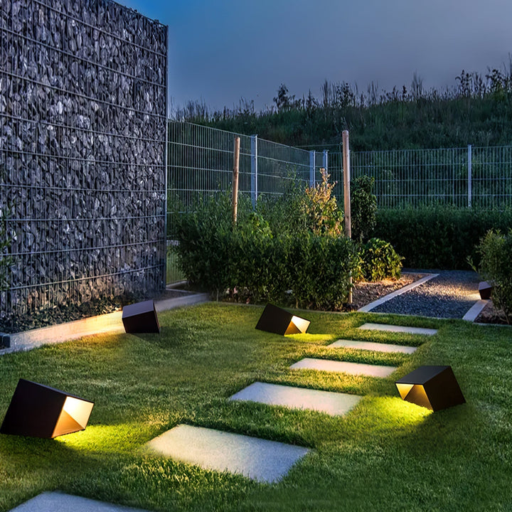 Lampa ogrodowa Cube Garden na energię słoneczną