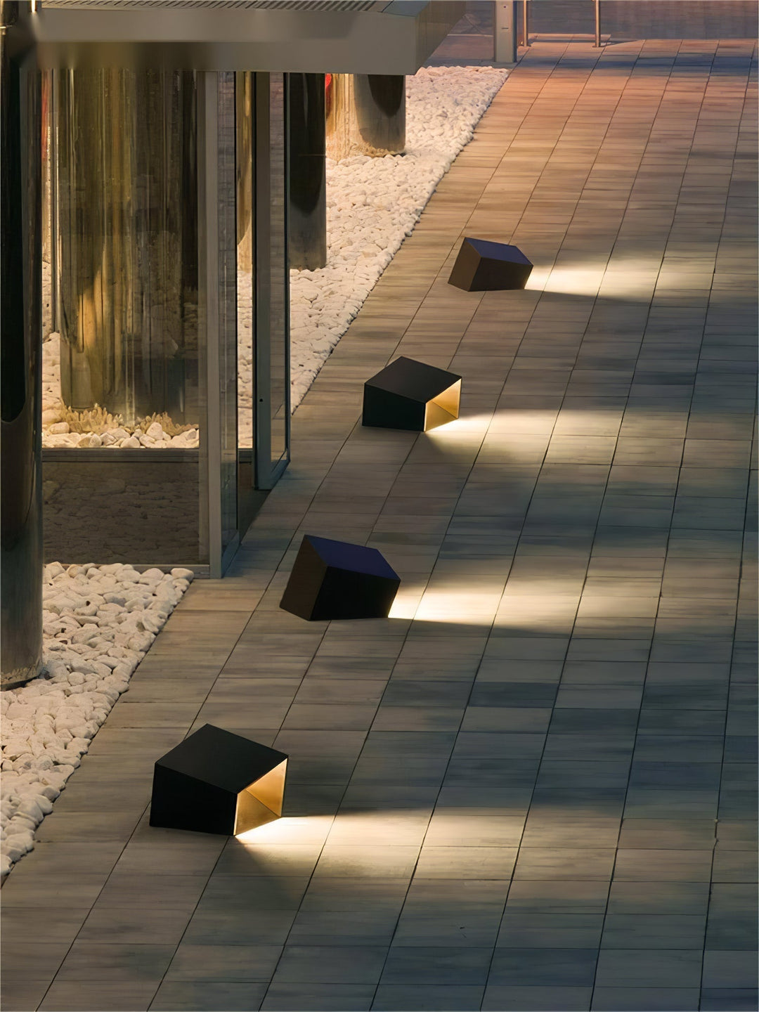 Lampa ogrodowa Cube Garden na energię słoneczną