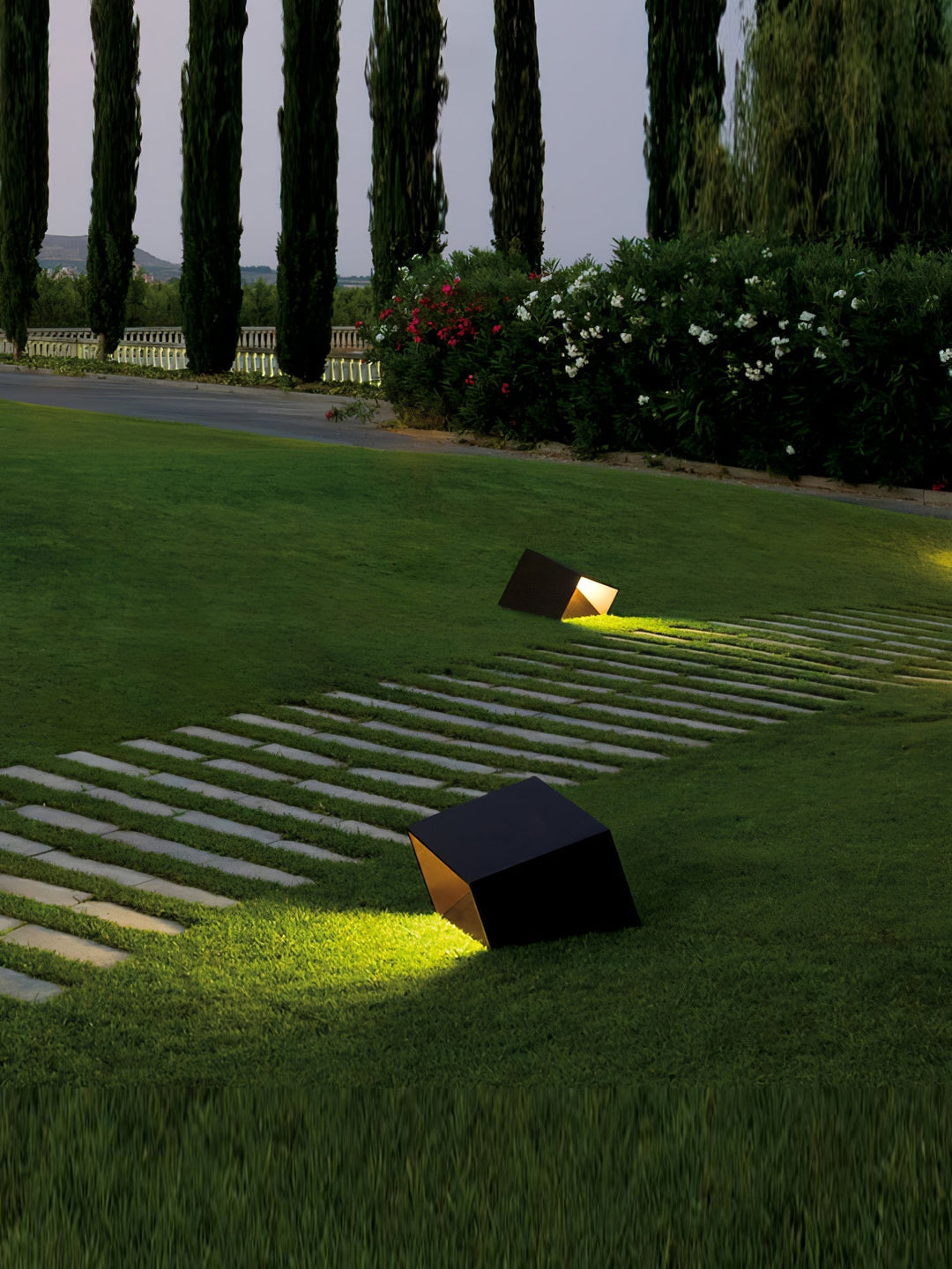 Lampa ogrodowa Cube Garden na energię słoneczną