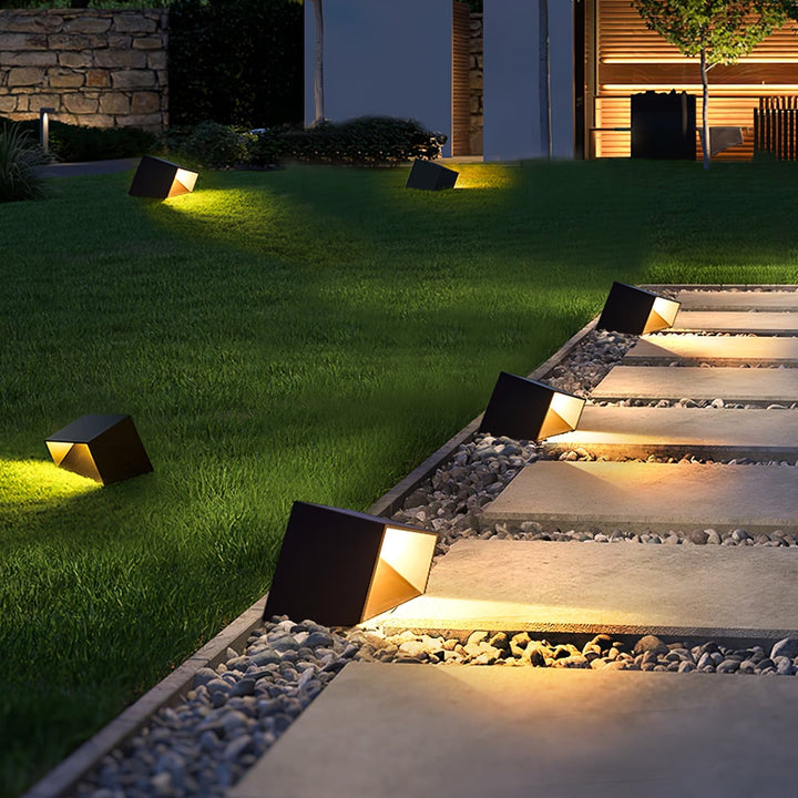 Lampa ogrodowa Cube Garden na energię słoneczną