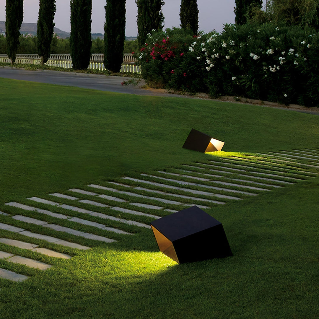 Lampa ogrodowa Cube Garden na energię słoneczną