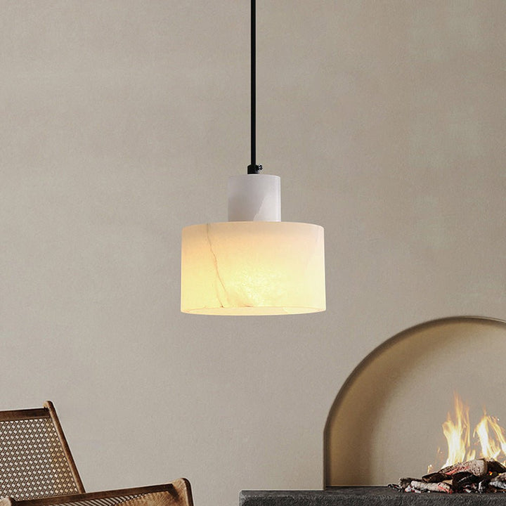 Skandynawska prosta lampa wisząca z białego marmuru
