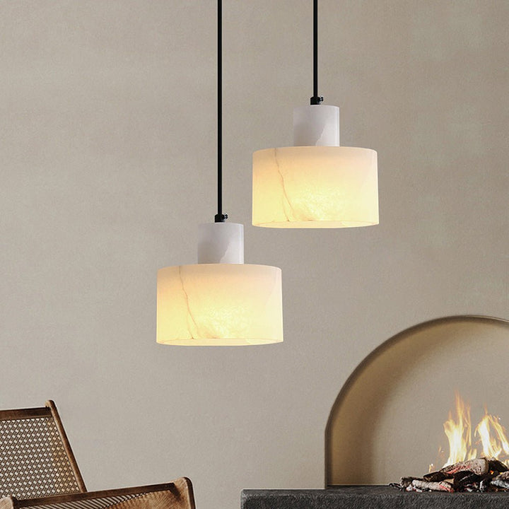 Skandynawska prosta lampa wisząca z białego marmuru