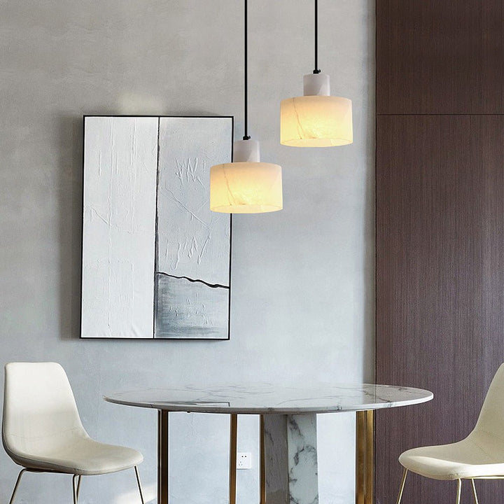 Skandynawska prosta lampa wisząca z białego marmuru