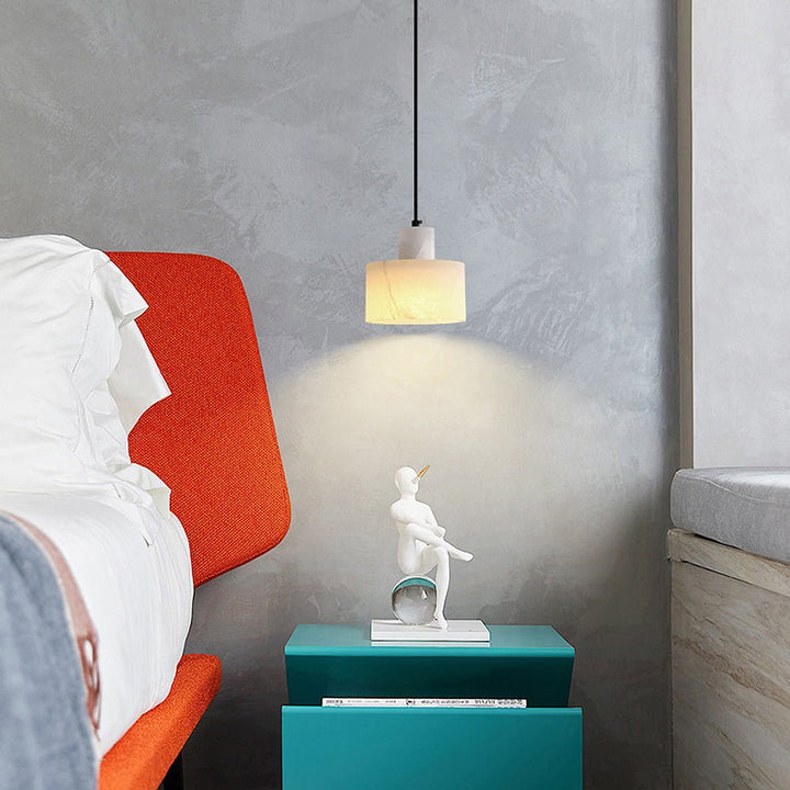 Skandynawska prosta lampa wisząca z białego marmuru