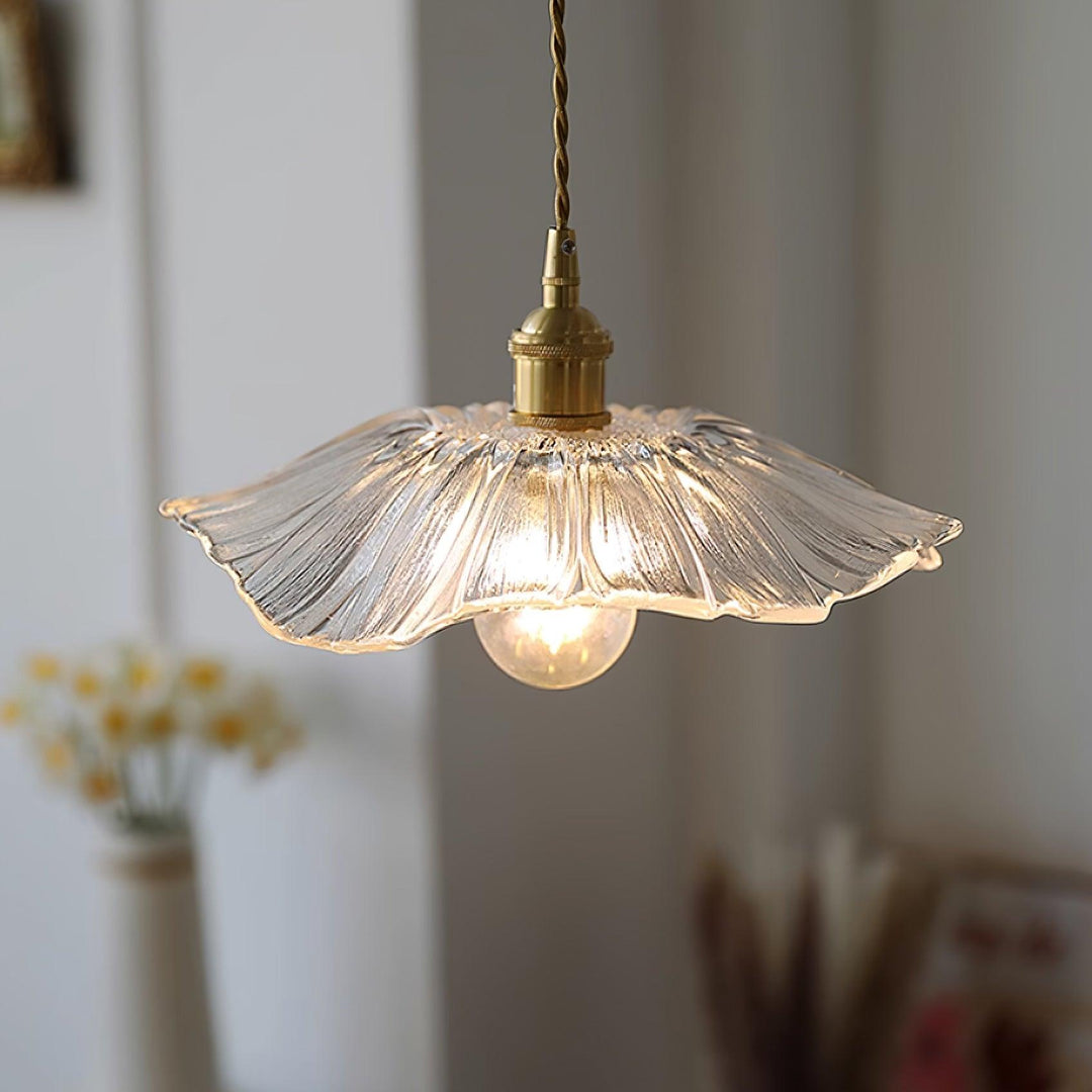 Lampa wisząca ze szkła w kształcie kwiatu