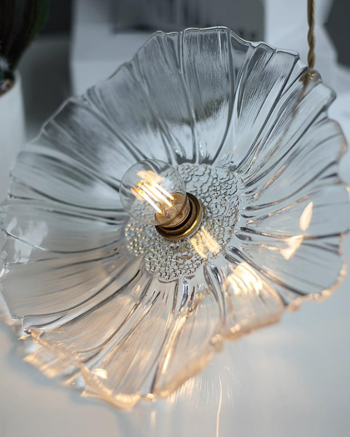 Lampa wisząca ze szkła w kształcie kwiatu