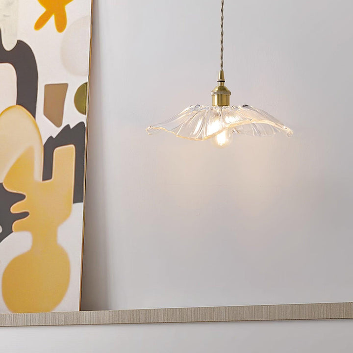 Lampa wisząca ze szkła w kształcie kwiatu