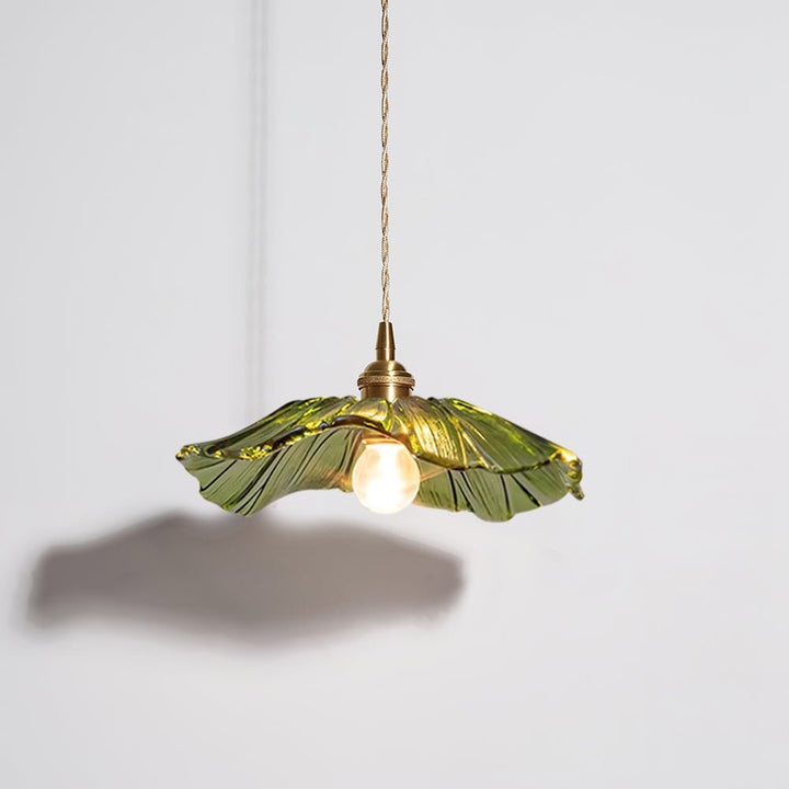Lampa wisząca ze szkła w kształcie kwiatu