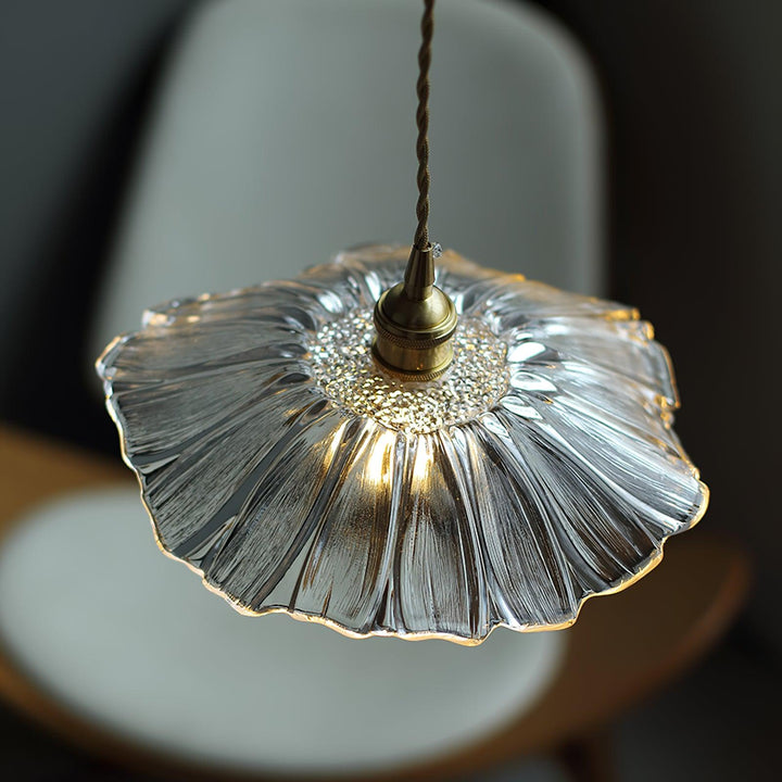 Lampa wisząca ze szkła w kształcie kwiatu