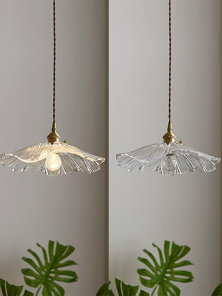 Lampa wisząca ze szkła w kształcie kwiatu