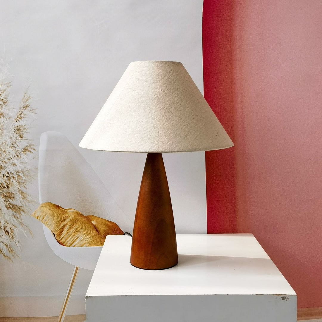 Lampa stołowa w stylu wiekowym z litego drewna
