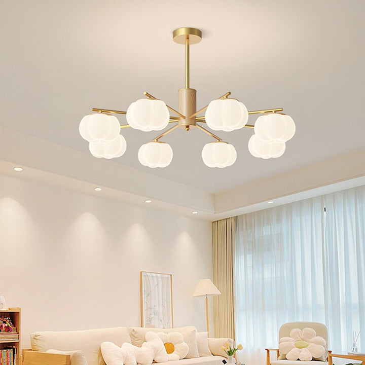 Kreatywna lampa wisząca w salonie z drewna i kul bawełnianych