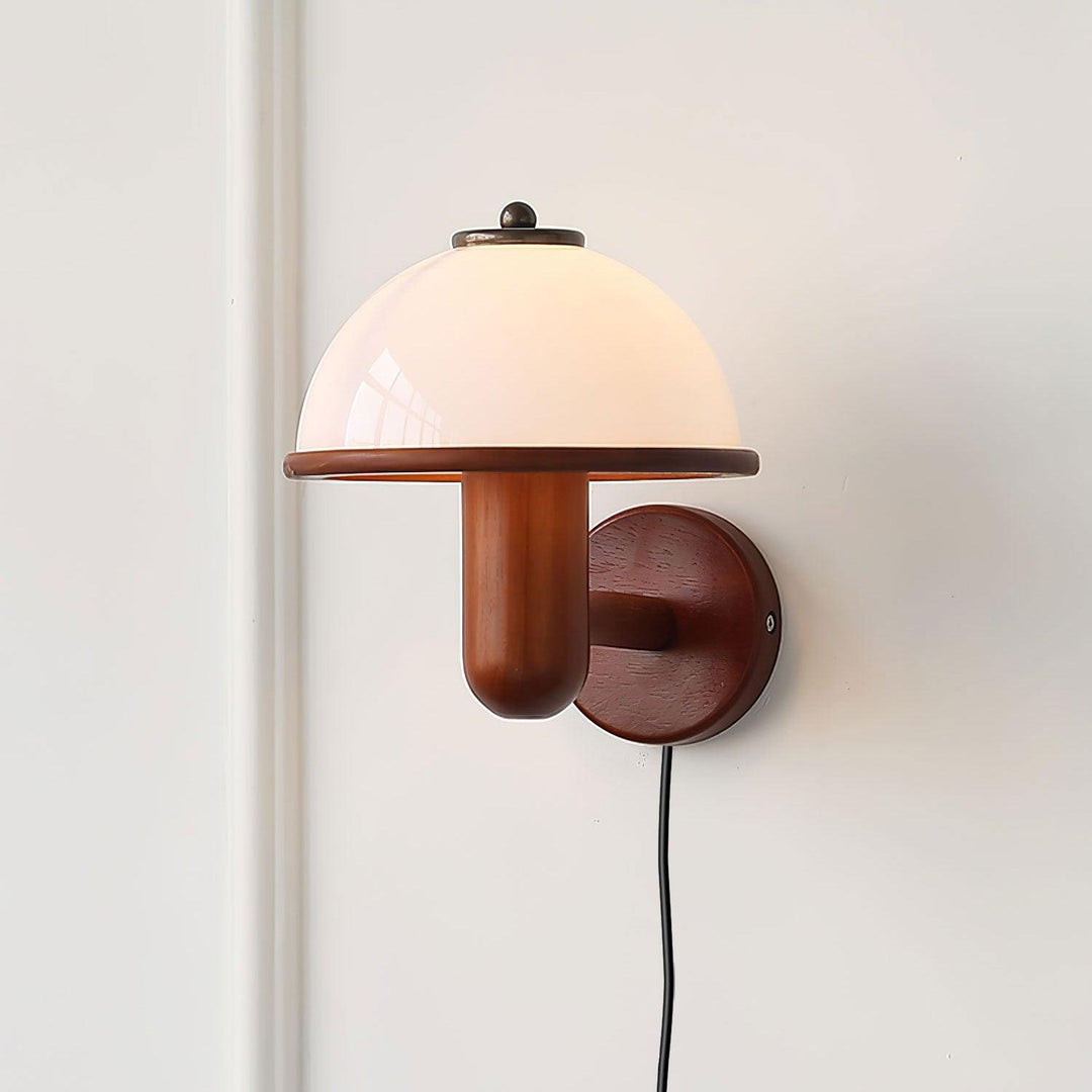 Lampa ścienna z drewna w kształcie grzyba