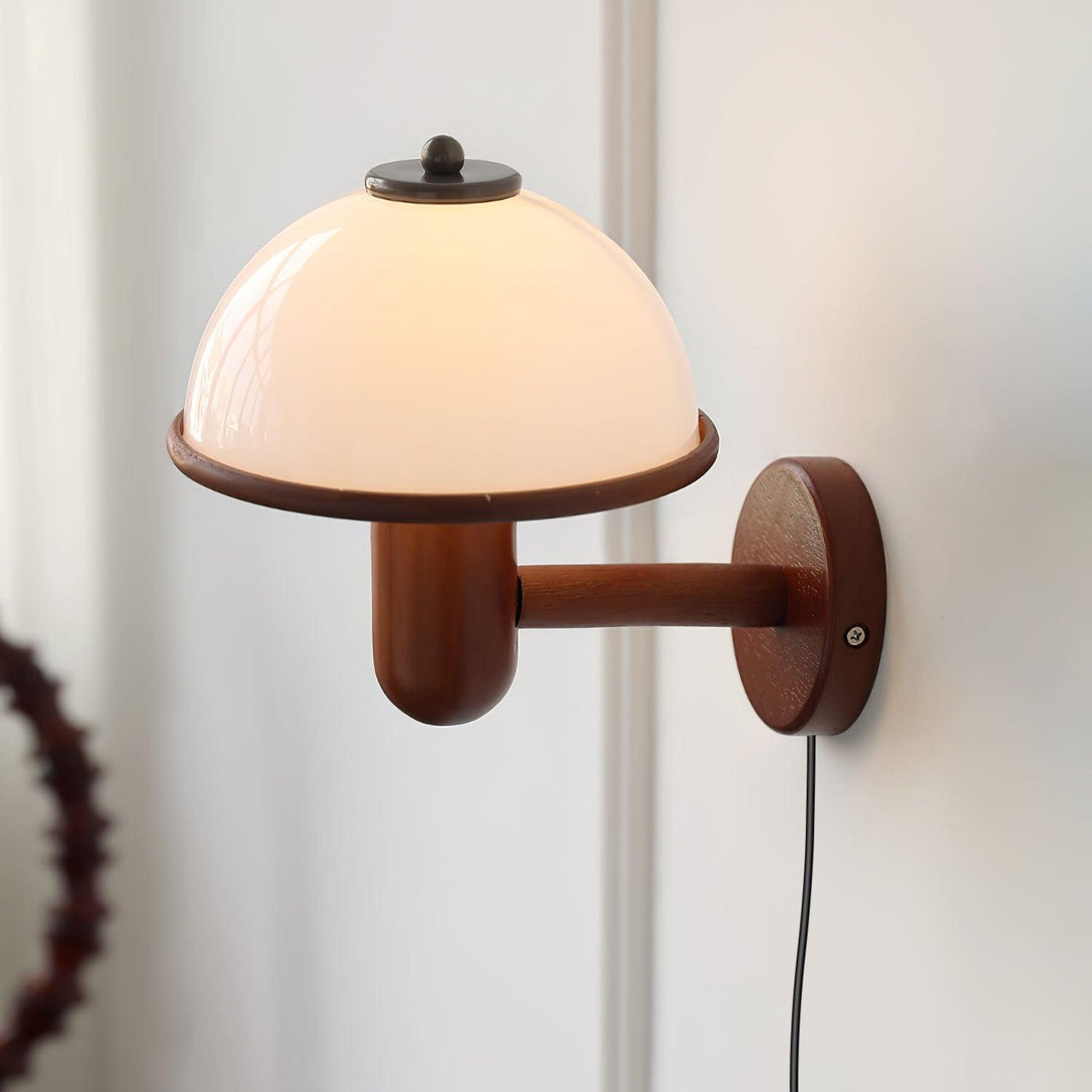Lampa ścienna z drewna w kształcie grzyba