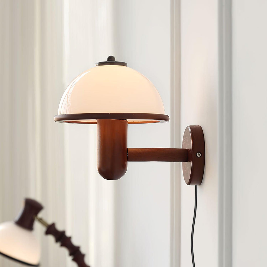 Lampa ścienna z drewna w kształcie grzyba