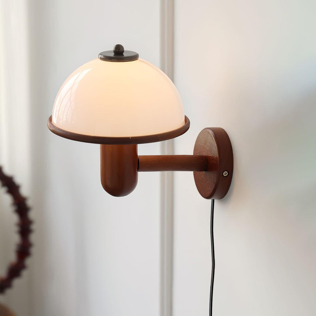 Lampa ścienna z drewna w kształcie grzyba