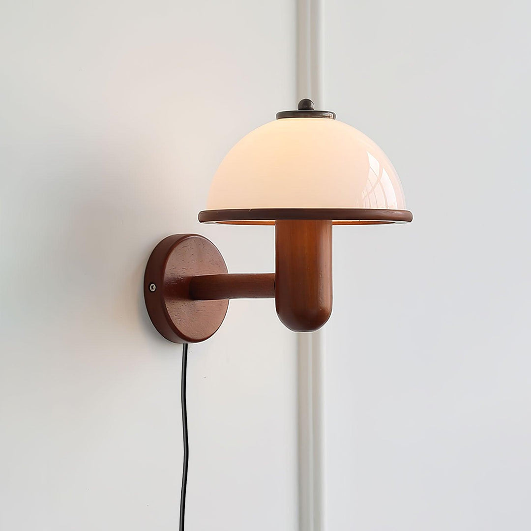 Lampa ścienna z drewna w kształcie grzyba