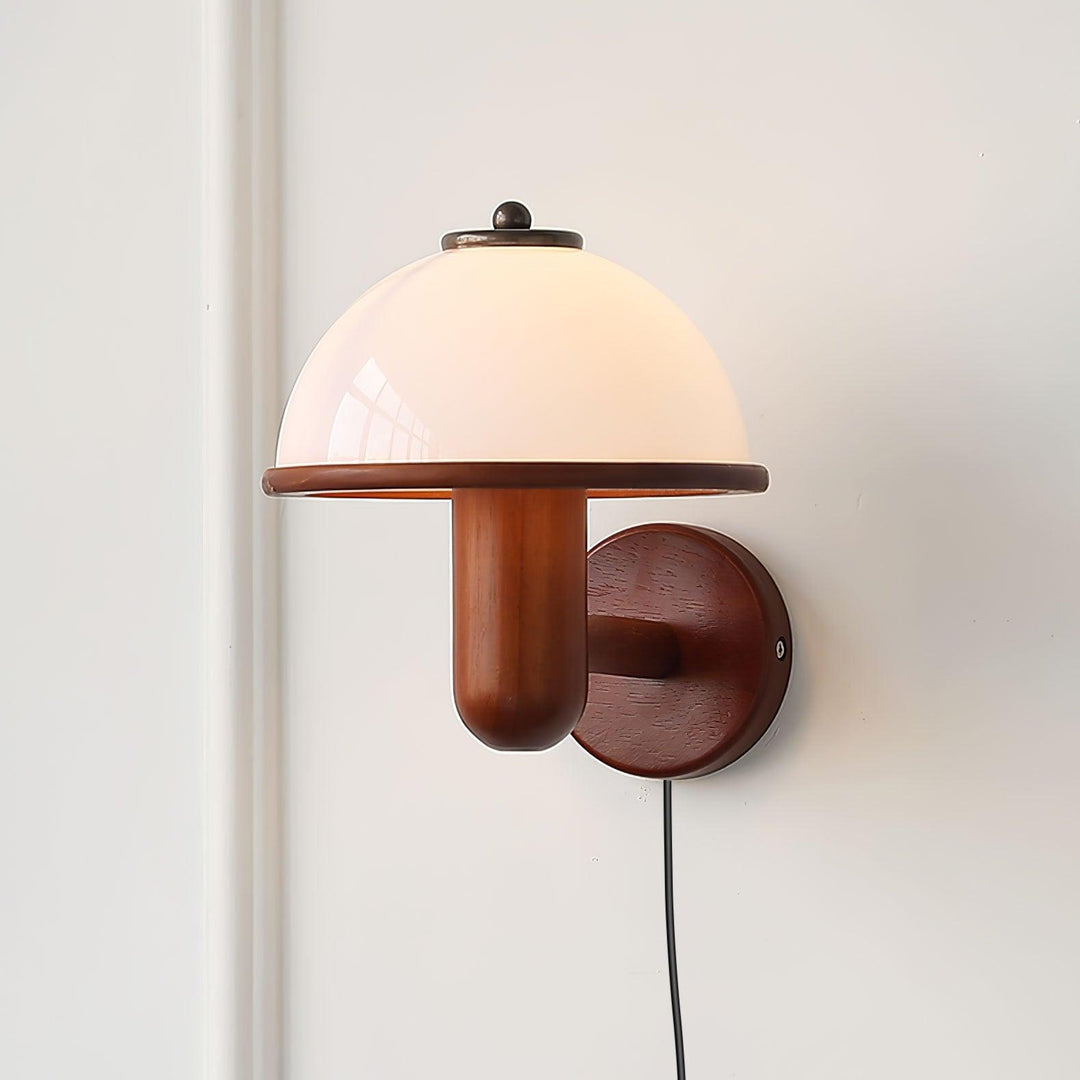 Lampa ścienna z drewna w kształcie grzyba