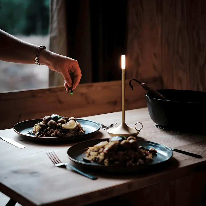 Nordycka lampa stołowa LED – designerska lampa kandelarowa