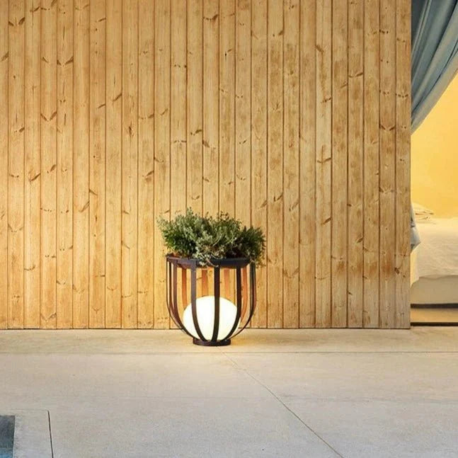 Luksusowa lampa ogrodowa z donicą