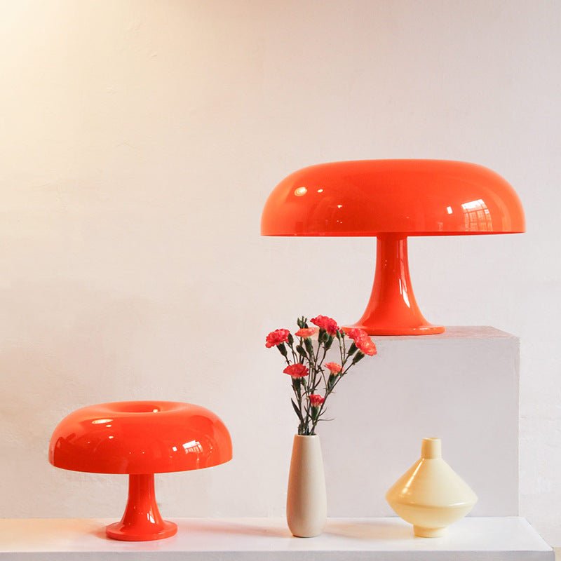 Lampa stołowa w kształcie grzyba w stylu minimalistycznym