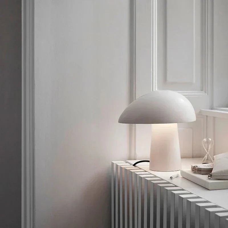 Kolekcja lamp stołowych Juno