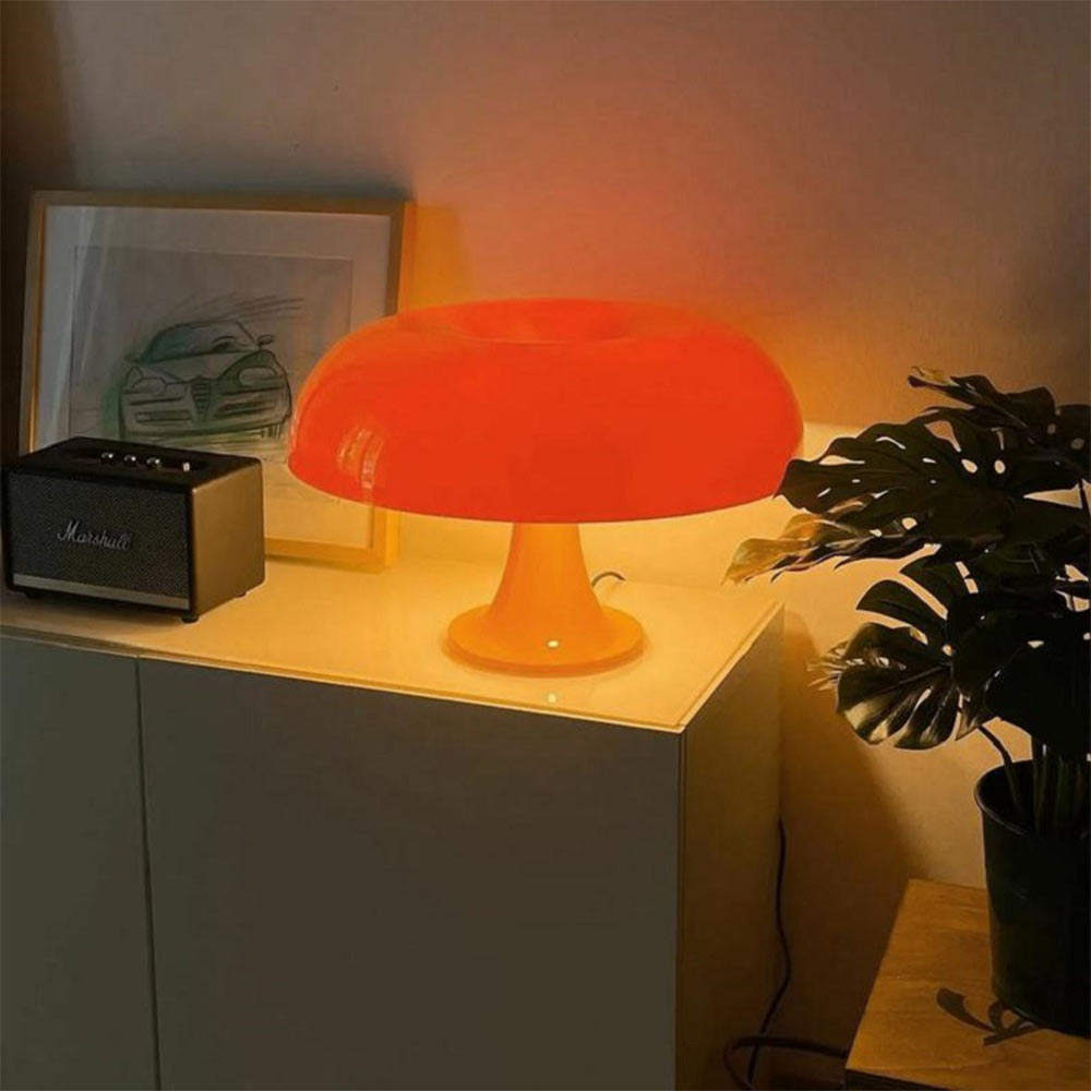 Lampa stołowa w kształcie grzyba w stylu minimalistycznym