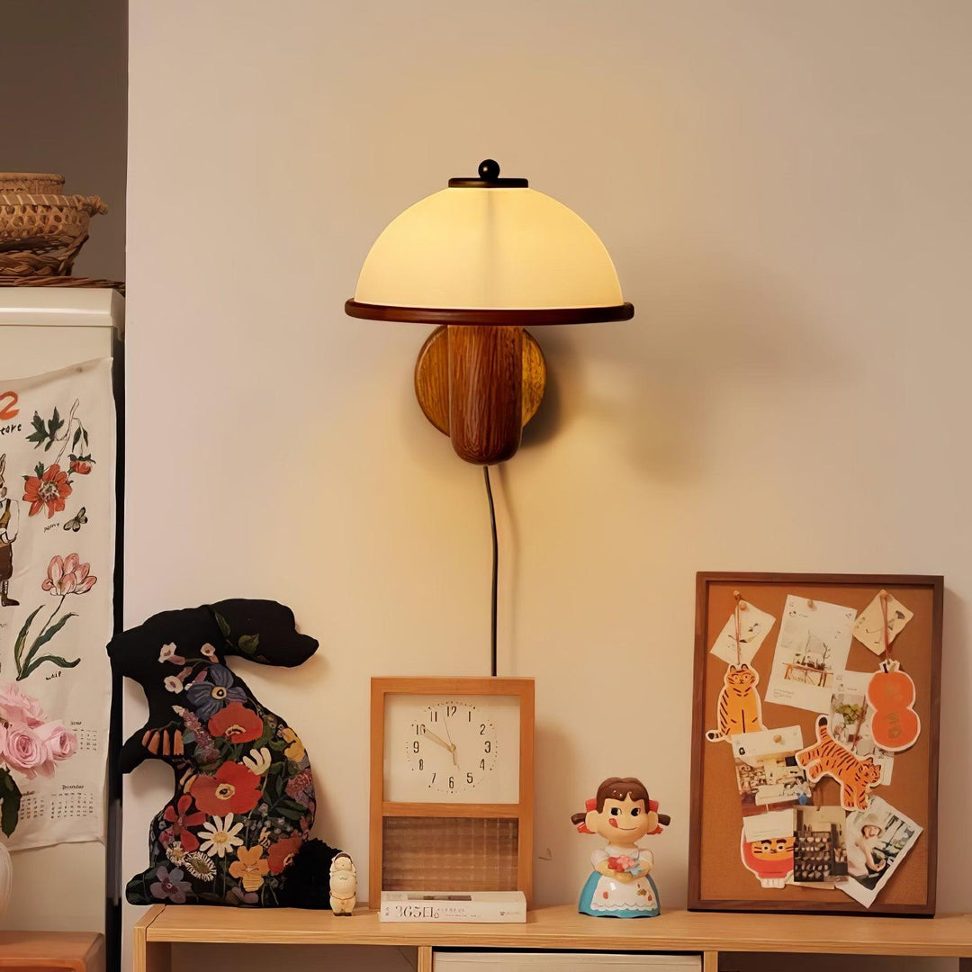 Lampa ścienna z drewna w kształcie grzyba